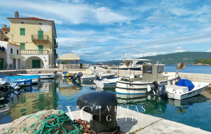 Villa Gabrijela beachfront&pool&whirpool&petfriendly Microlocation