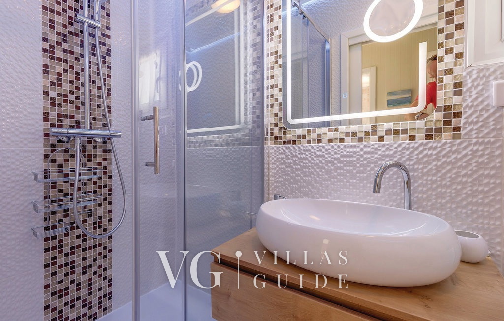 Villa Gabrijela beachfront&pool&whirpool&petfriendly Bagno