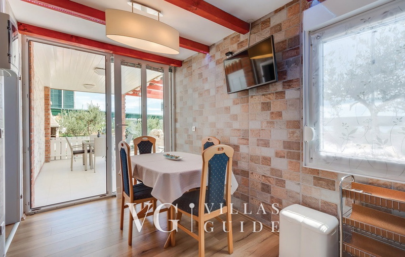 Villa Gabrijela beachfront&pool&whirpool&petfriendly Kitchen