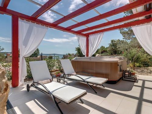 Villa Gabrijela beachfront&pool&whirpool&petfriendly