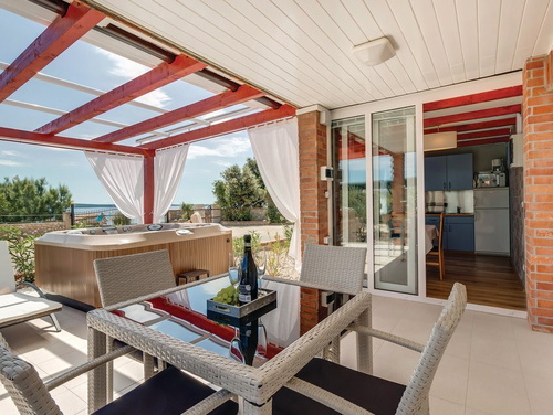 Villa Gabrijela beachfront&pool&whirpool&petfriendly