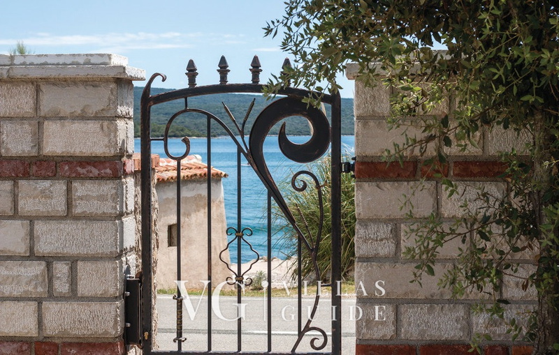 Villa Gabrijela beachfront&pool&whirpool&petfriendly