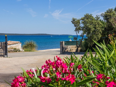 Villa Gabrijela beachfront&pool&whirpool&petfriendly