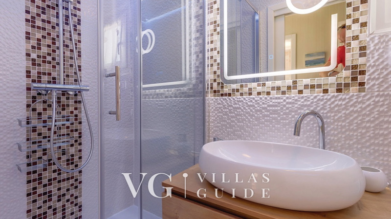 Villa Gabrijela beachfront&pool&whirpool Bagno