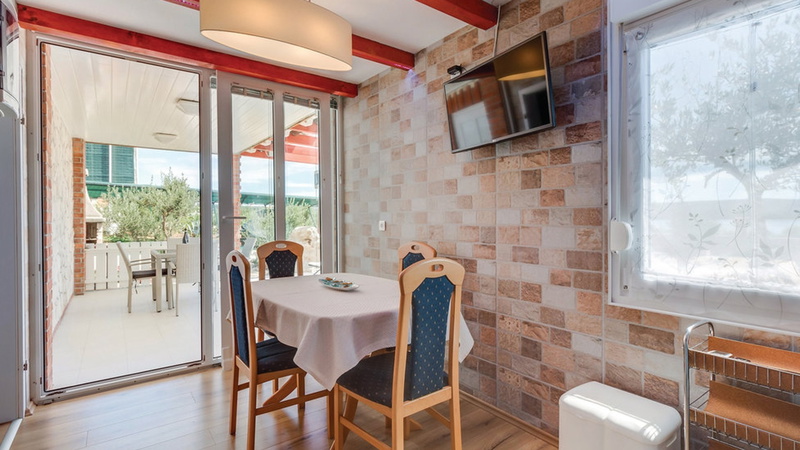 Villa Gabrijela beachfront&pool&whirpool