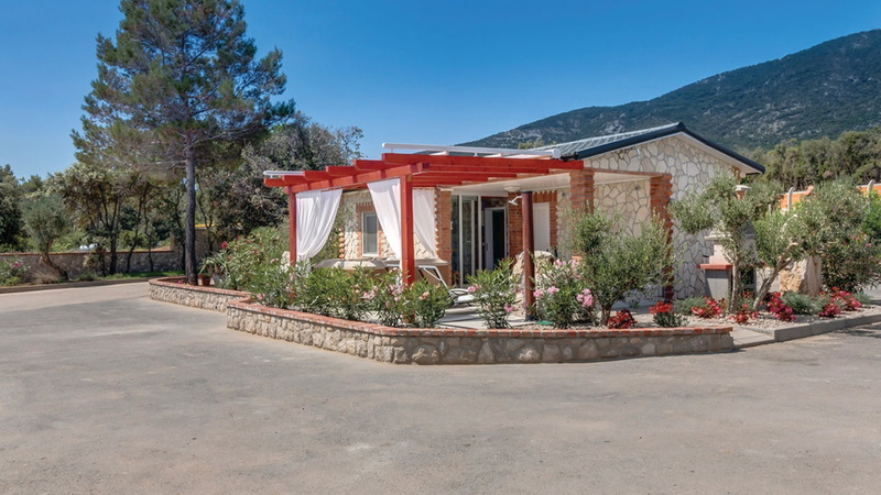 Villa Gabrijela beachfront&pool&whirpool