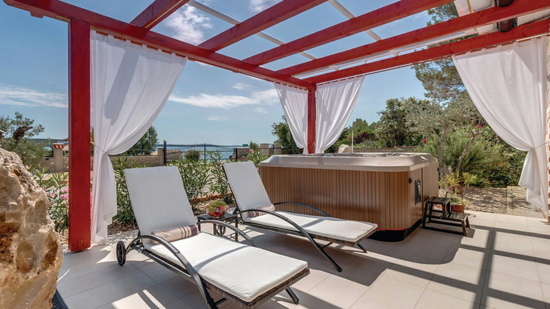 Villa Gabrijela beachfront&pool&whirpool