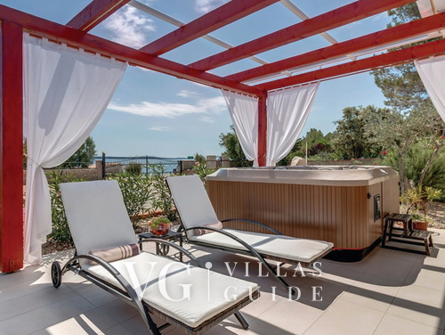 Villa Gabrijela beachfront&pool&whirpool