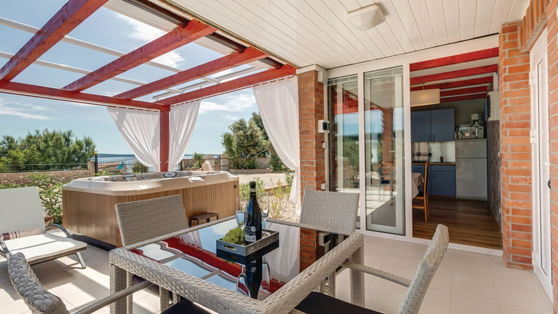 Villa Gabrijela beachfront&pool&whirpool