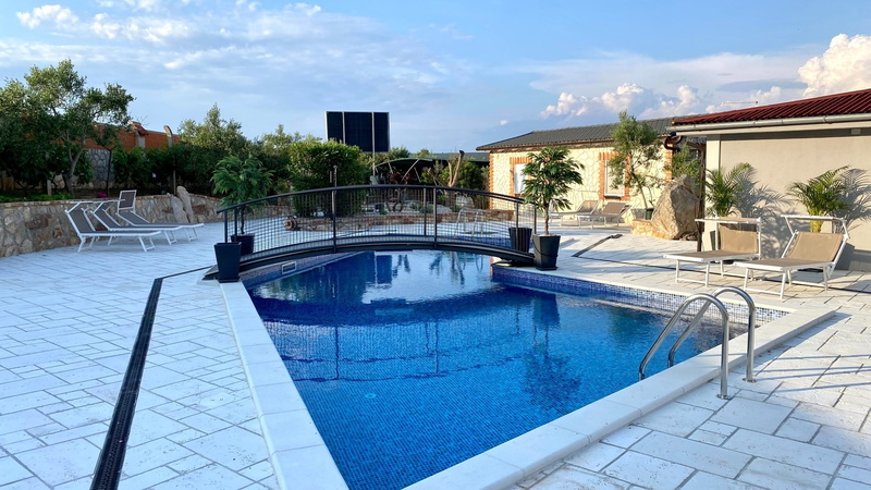 Villa Gabrijela beachfront&pool&whirpool