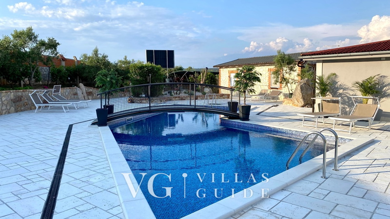 Villa Gabrijela beachfront&pool&whirpool
