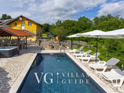 House Hlaj Opatija Dvorište i vanjski dio objekta