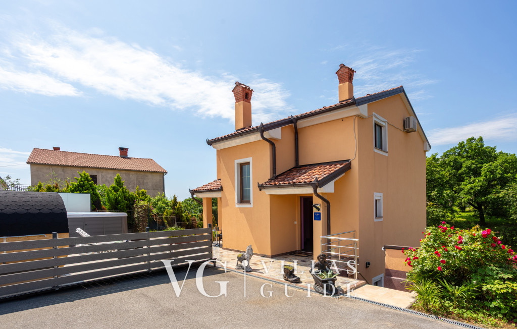 House Luka Garden and property exterior