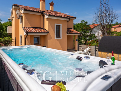 House Luka Garden and property exterior