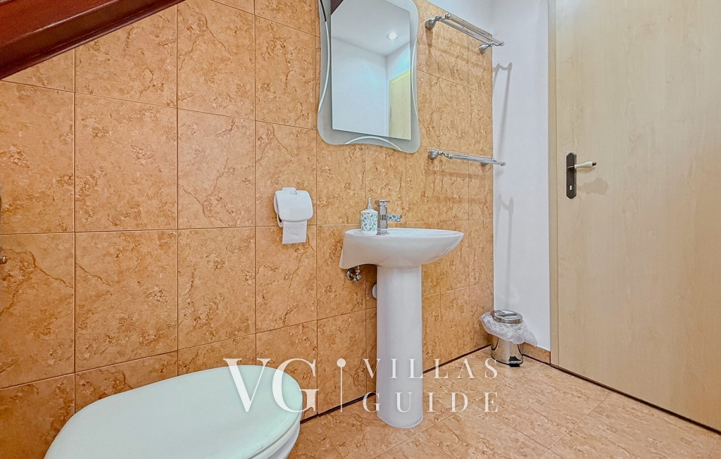 House Toni Guest toilet