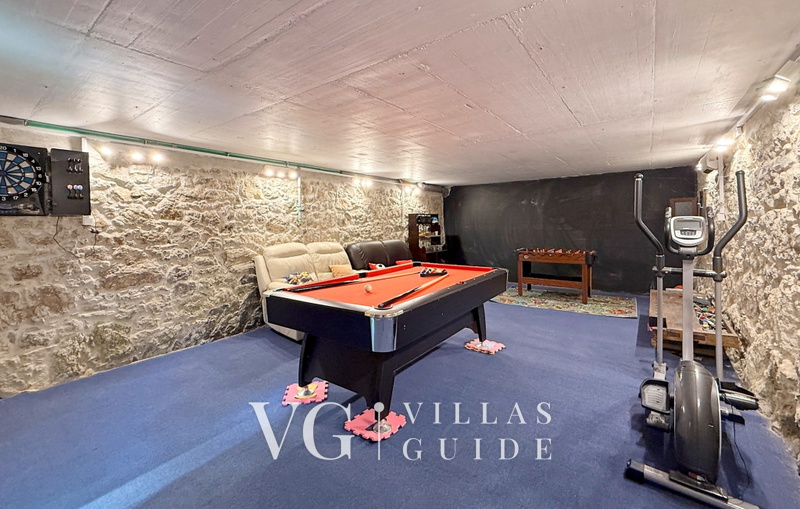 House Toni Contenuto aggiuntivo