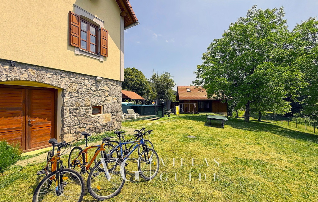 House Toni Additional content