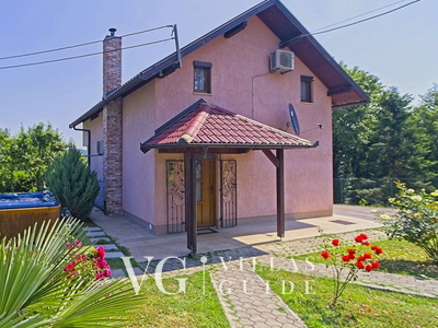 House Kiki Garden and property exterior