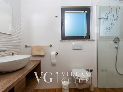 Villa Angello pool&whirpool&pet friendly Kupaonica