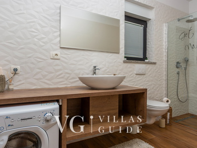 Villa Angello pool&whirpool&pet friendly Kupaonica