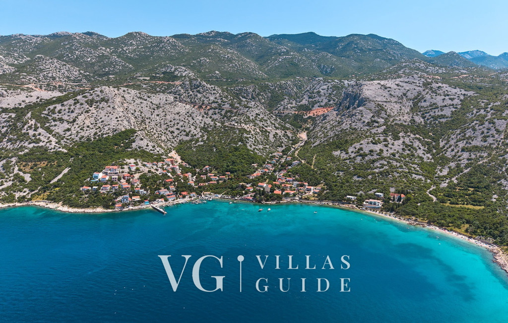 Villa House Vissum with pool&sea view Microlocation