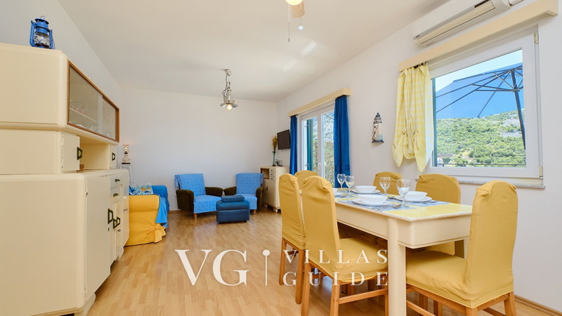 Villa House Vissum with pool&sea view Wohnzimmer