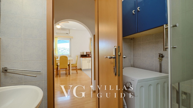 Villa House Vissum with pool&sea view Badezimmer