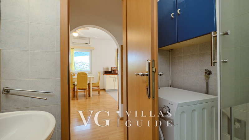 Villa House Vissum with pool&sea view Badezimmer