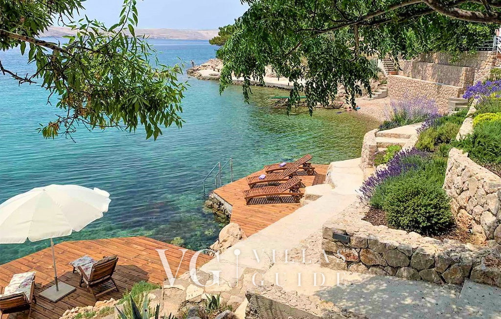 Villa Hemingway beachfront Garden and property exterior