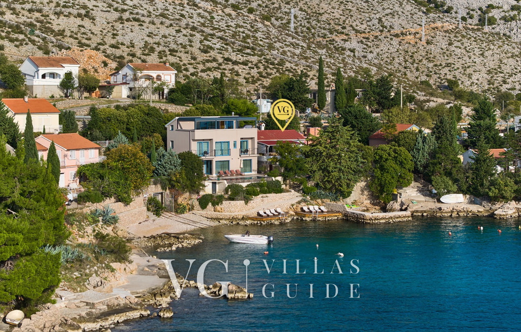 Villa Hemingway beachfront Garden and property exterior