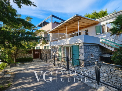 Villa Hemingway beachfront Garden and property exterior