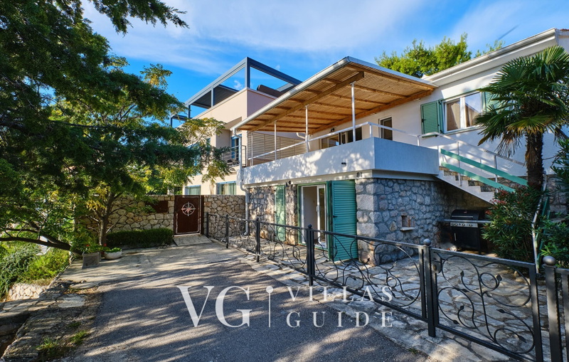 Villa Hemingway beachfront Garden and property exterior