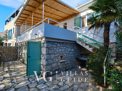 Villa Hemingway beachfront Garden and property exterior