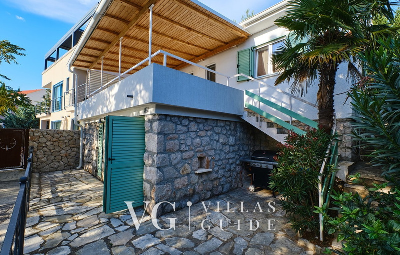 Villa Hemingway beachfront Garden and property exterior