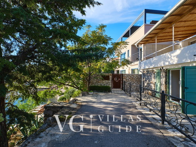 Villa Hemingway beachfront Garden and property exterior