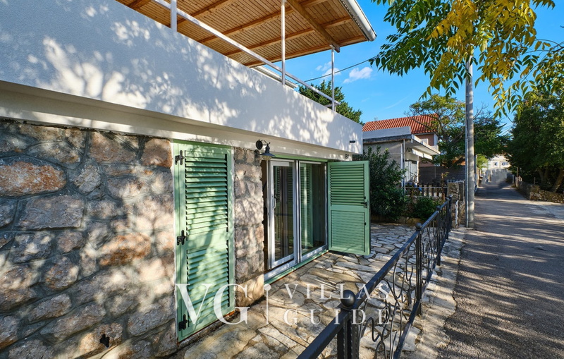 Villa Hemingway beachfront Garden and property exterior