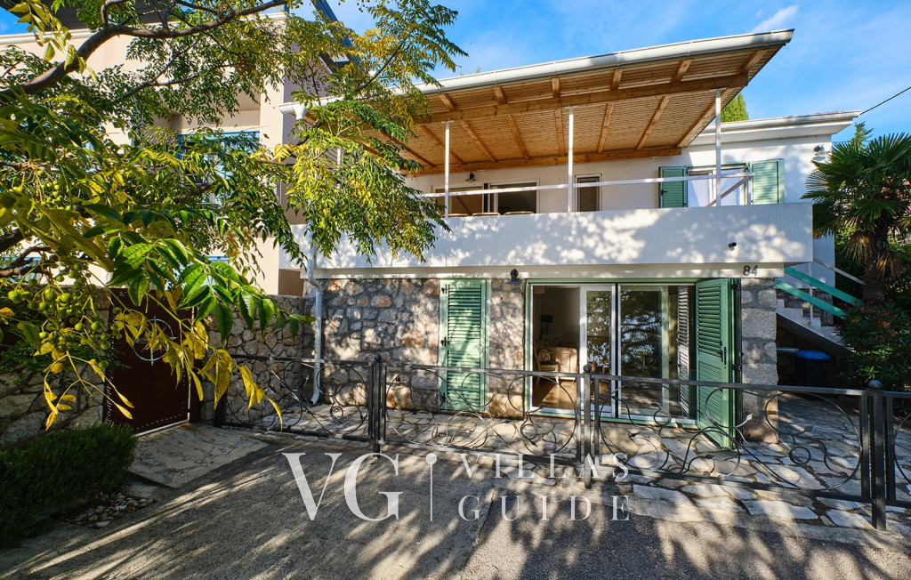 Villa Hemingway beachfront Garden and property exterior