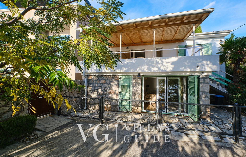 Villa Hemingway beachfront Garden and property exterior