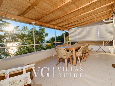 Villa Hemingway beachfront Garden and property exterior