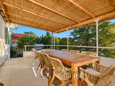 Villa Hemingway beachfront Garden and property exterior