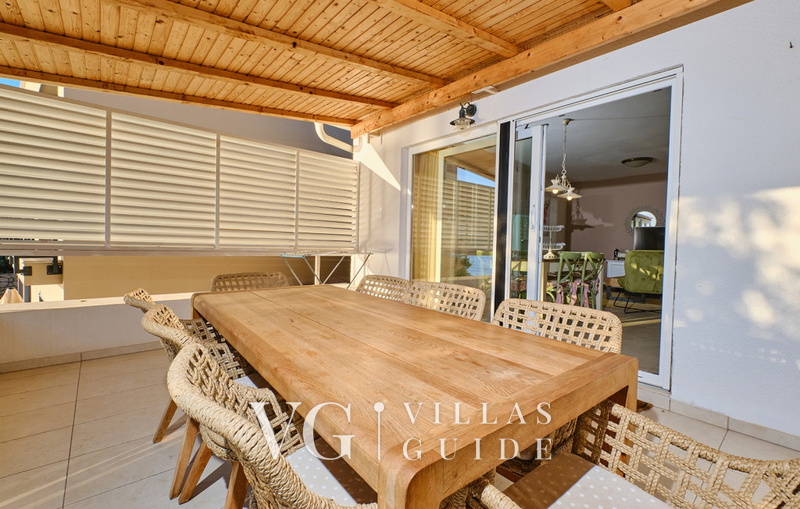 Villa Hemingway beachfront Garden and property exterior