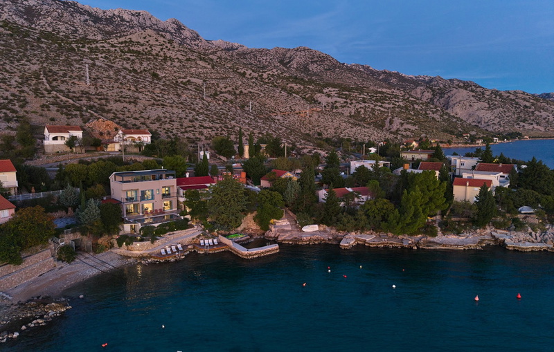 Villa Hemingway beachfront&private sundeck