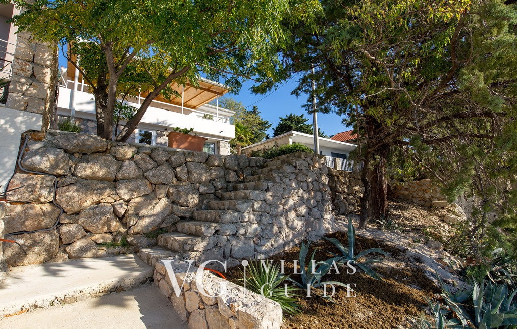 Villa Hemingway beachfront Garden and property exterior