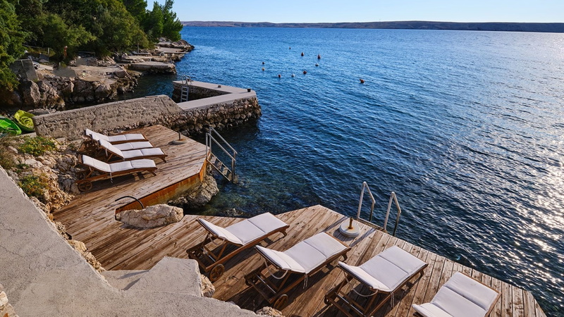 Villa Hemingway beachfront&private sundeck