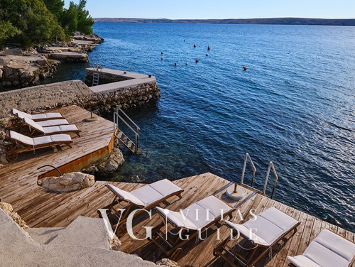 Villa Hemingway beachfront&private sundeck