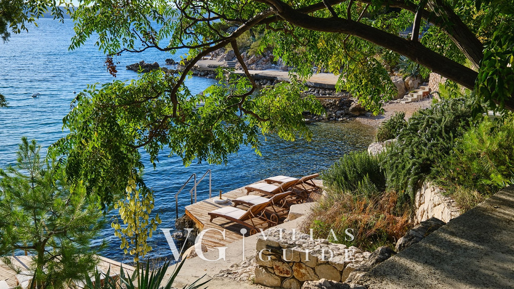 Villa Hemingway beachfront&private sundeck