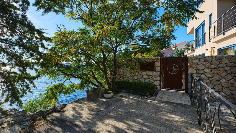 Villa Hemingway beachfront&private sundeck