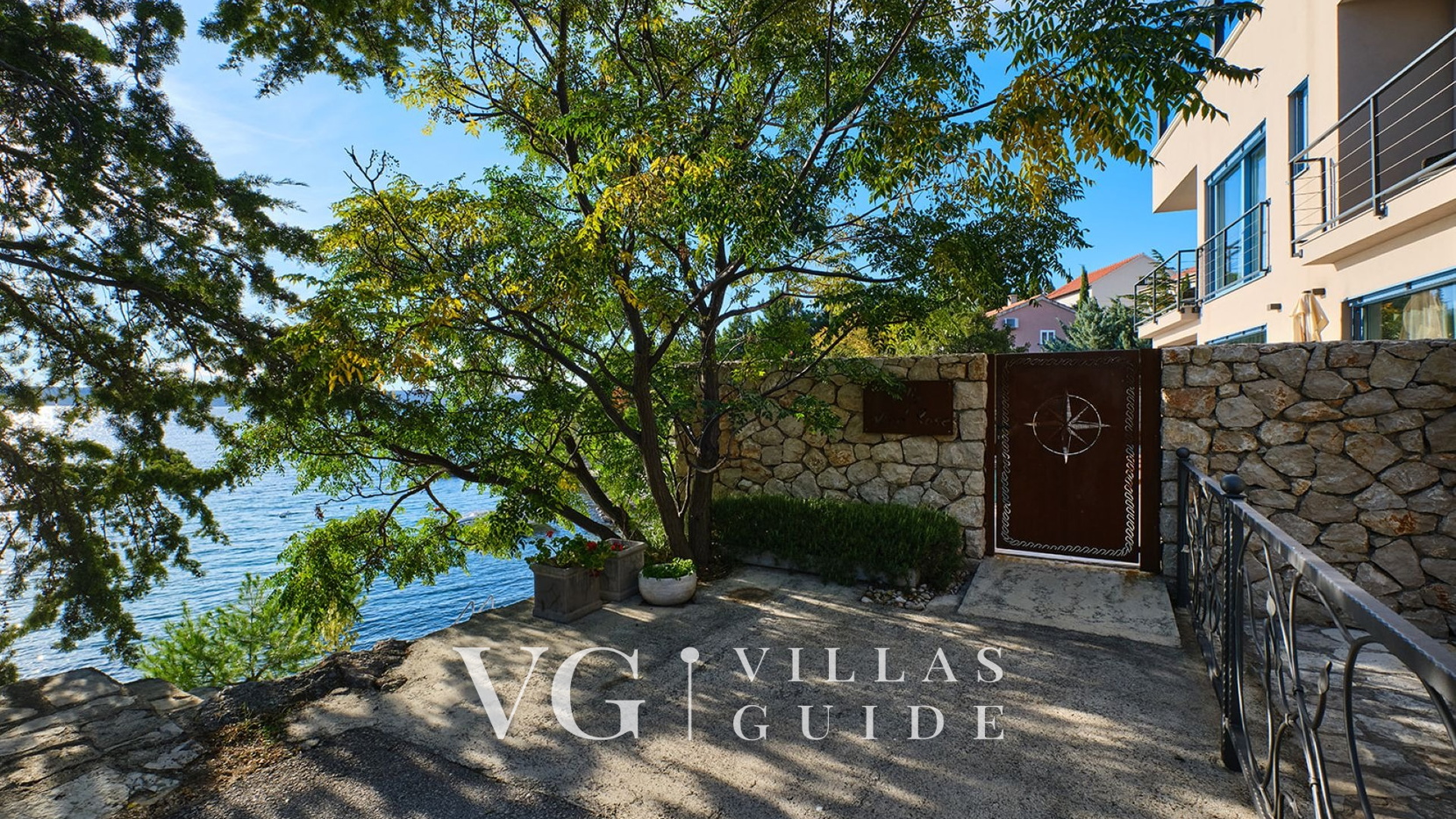 Villa Hemingway beachfront&private sundeck