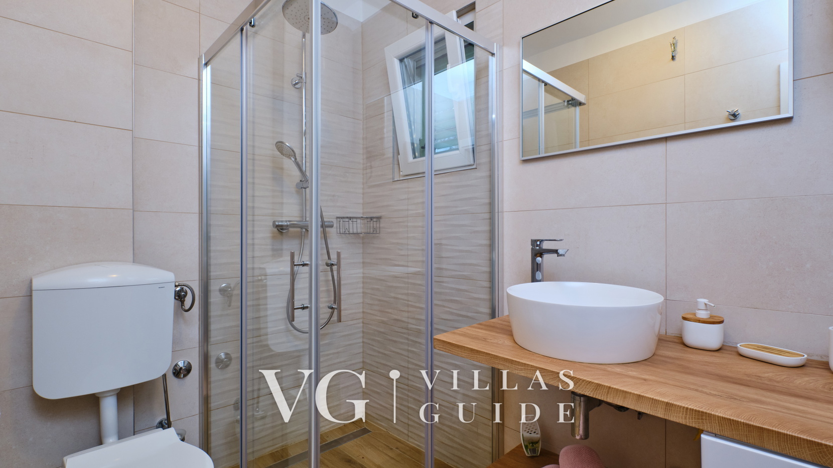 Villa Hemingway beachfront&private sundeck Kupaonica