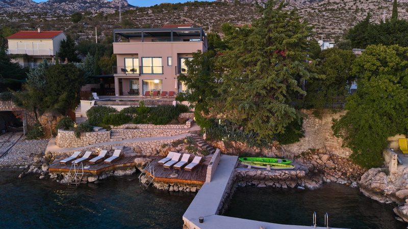 Villa Hemingway beachfront&private sundeck